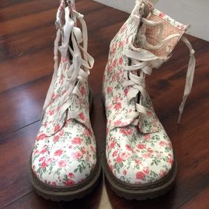 Pink rose boots💕super cute size 7 1/2